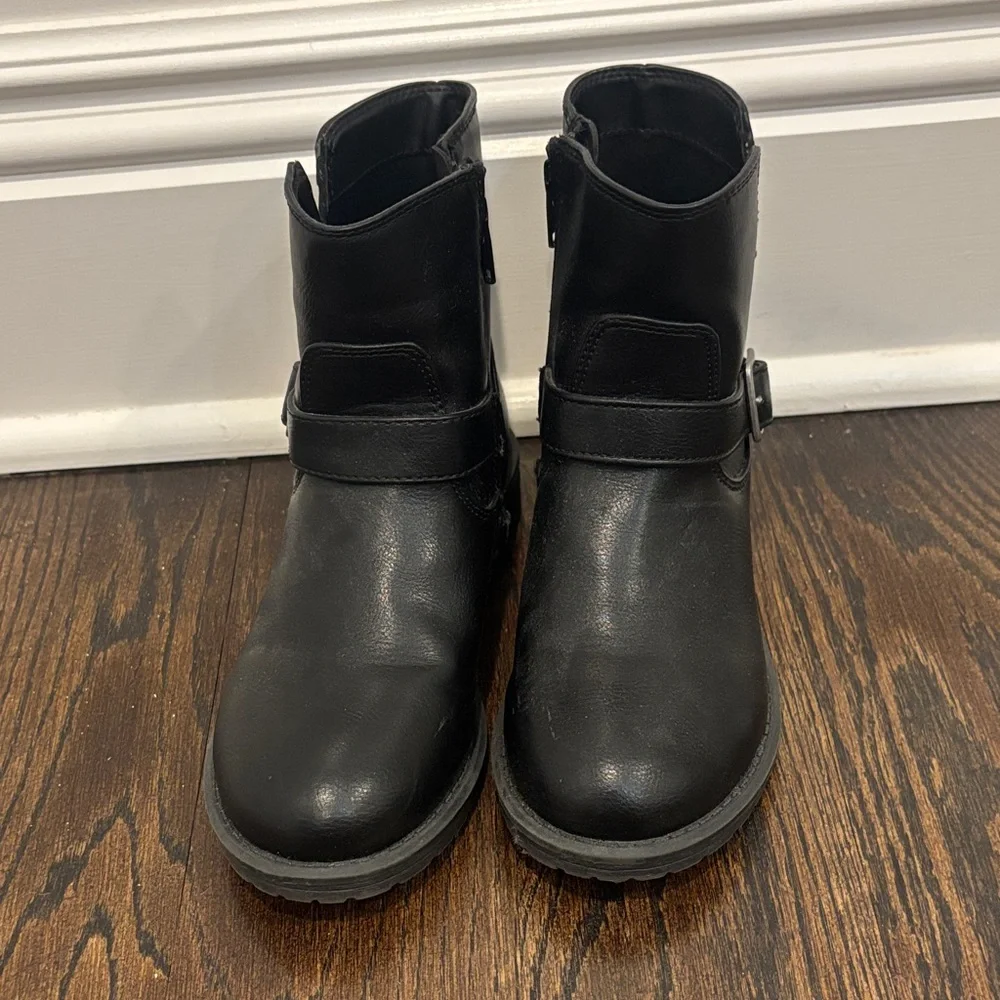 Cat & Jack Girl’s Black Boots Size 2